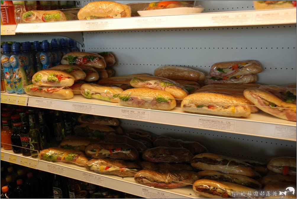 對一個胖子來說，看到架上的這些看起來十分可口的三明治，實在是股很大的誘惑