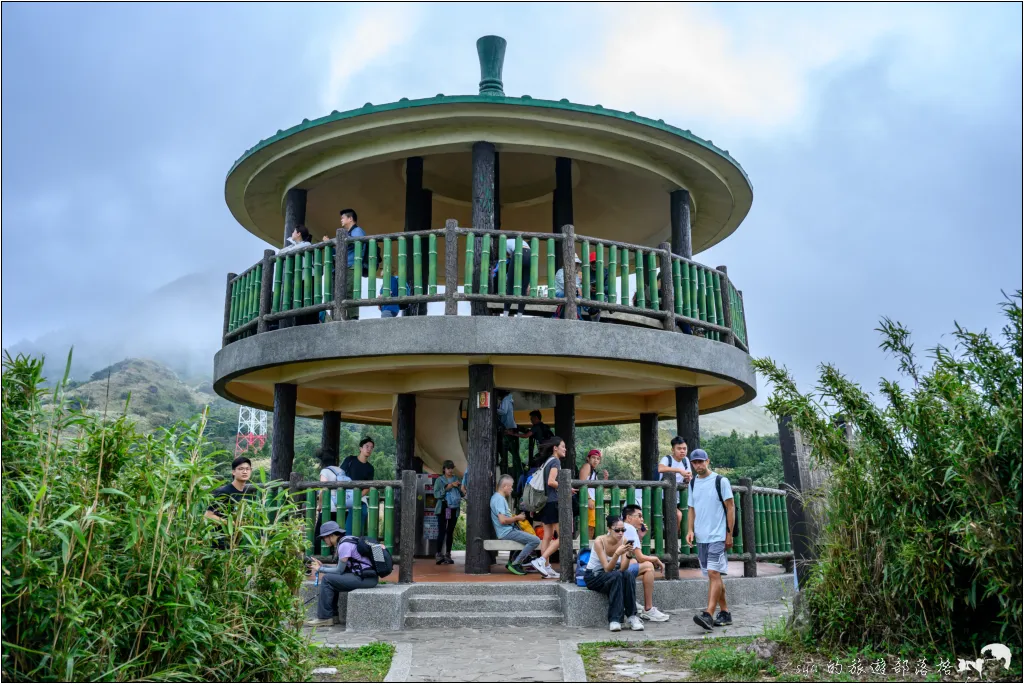 陽明山夢幻湖步道｜從冷水坑至夢幻湖的環形步道，四季有不同風情，秋季有夢幻芒草景觀，這篇詳解步道路線及停車場資訊！