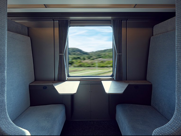 Spacia X|日本東武鐵道首次引進的電動躺椅設計與X型窗車廂的寬敞視野,內有2025年改版後的最新購票流程詳解 8 spacia x 座位