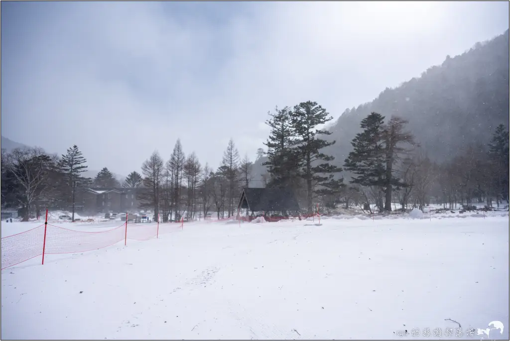 日光湯元滑雪場|避開人潮的粉雪秘境,初學者與親子滑雪的推薦雪場。而且還能滑雪完秒泡湯! 13 休暇村日光湯元 日光湯元滑雪場