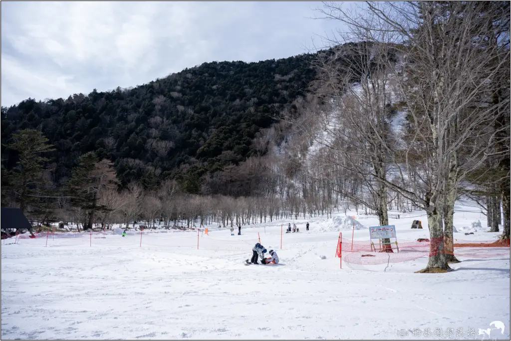 日光湯元滑雪場|避開人潮的粉雪秘境,初學者與親子滑雪的推薦雪場。而且還能滑雪完秒泡湯! 41 休暇村日光湯元 日光湯元滑雪場
