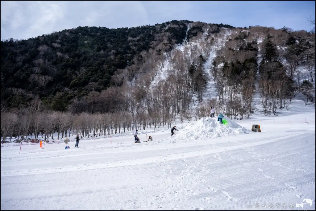 日光湯元滑雪場|避開人潮的粉雪秘境,初學者與親子滑雪的推薦雪場。而且還能滑雪完秒泡湯! 36 休暇村日光湯元 日光湯元滑雪場