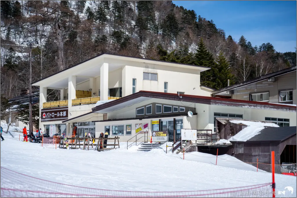 日光湯元滑雪場|避開人潮的粉雪秘境,初學者與親子滑雪的推薦雪場。而且還能滑雪完秒泡湯! 42 休暇村日光湯元 日光湯元滑雪場