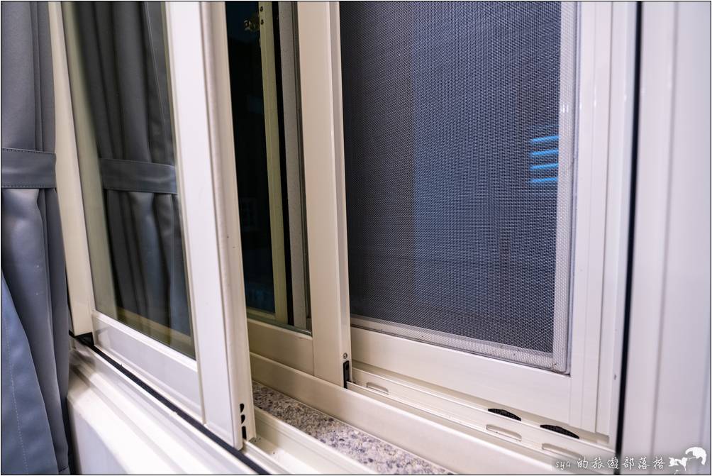 三仙台一帶的特色之一就是風大，因此大閘蟹民宿雙層的氣密窗，讓你能夠在入住時安靜、平穩的睡個好覺。