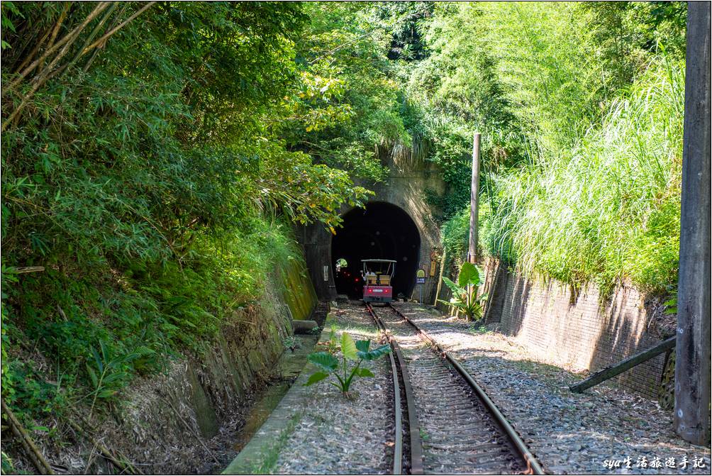 路線C共會經過三座隧道(三號、四號、五號)，同時於六號隧道口前停下，讓遊客步行穿越六號隧道。