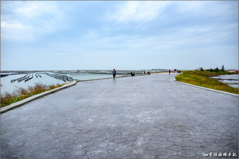 2020再訪，海堤已經整建成寬敞的步道，之前還是很窄的一般海堤而已。