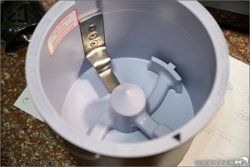 處理桶的容量為2.5L。處理的過程為烘乾 → 攪碎 → 冷卻，官方提供的工作時間為2~8小時，因此可能是有東西會感知水分的狀態而決定烘乾的時間長度。
